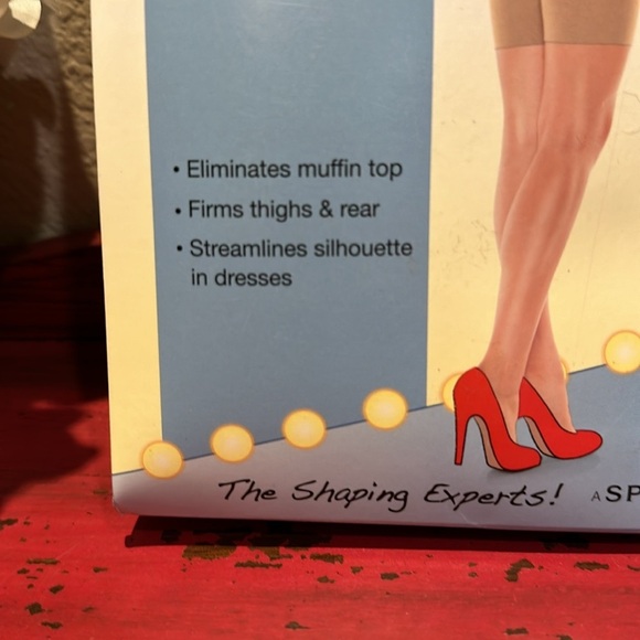 NWT Spanx Hi Waist Mid Thigh Shaper. Total Waist Control - Picture 2 of 5